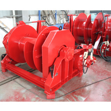 Marine hydraulic winch occupies little space